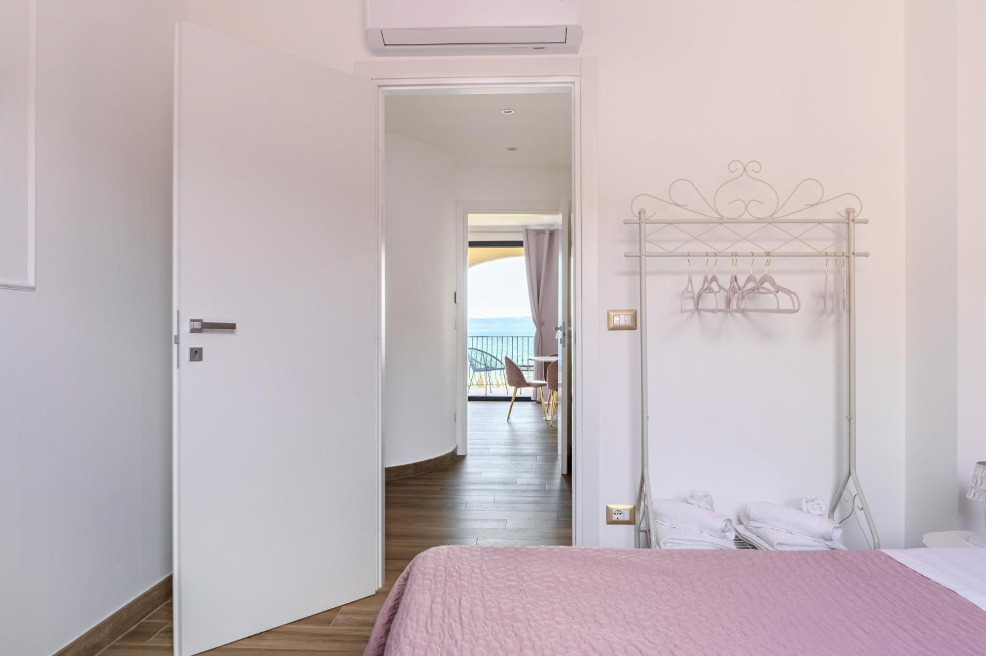 Casa Vacanze Maddalena - Palazzetto Sul Lago - Diamante Rosa Marta Kültér fotó