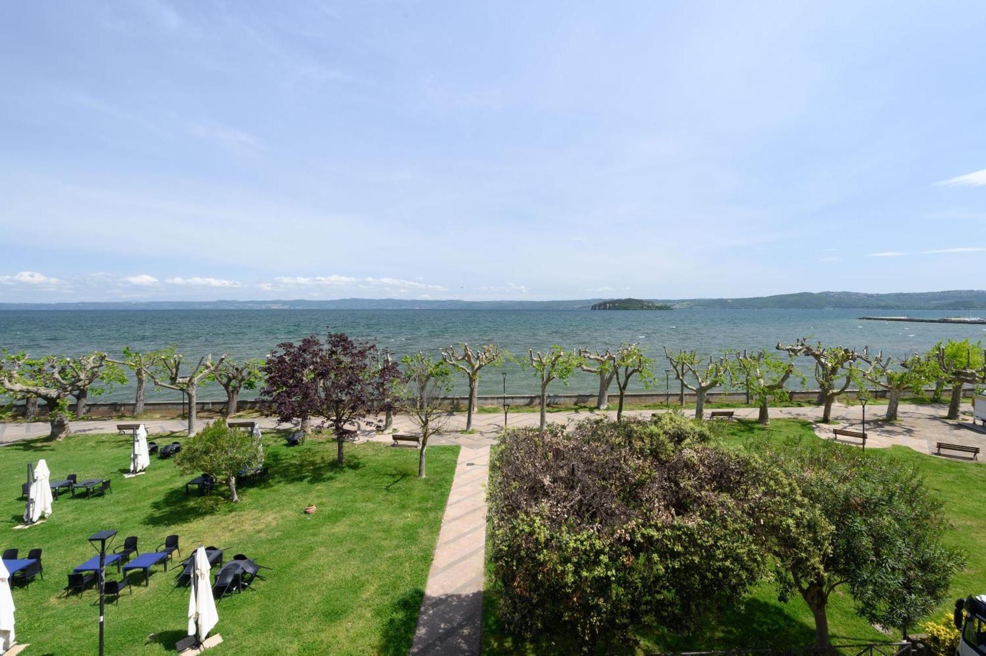 Casa Vacanze Maddalena - Palazzetto Sul Lago - Diamante Rosa Marta Kültér fotó